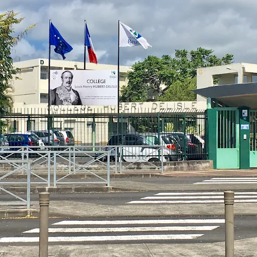 Entrée du Collège H.D Anormal